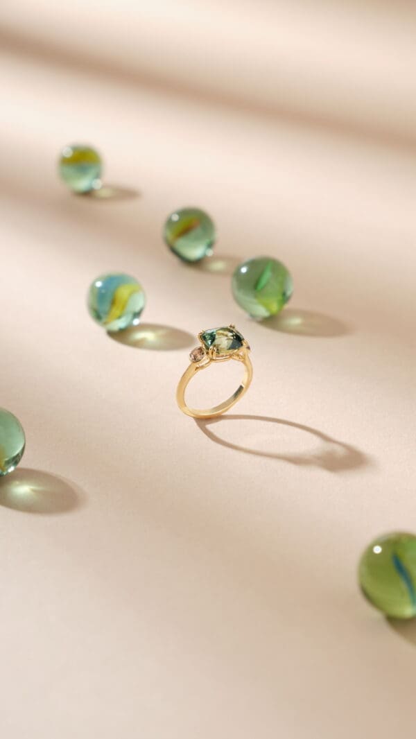 Bague sur-mesure Or Jaune Saphir vert et Diamant champagne – Image 2
