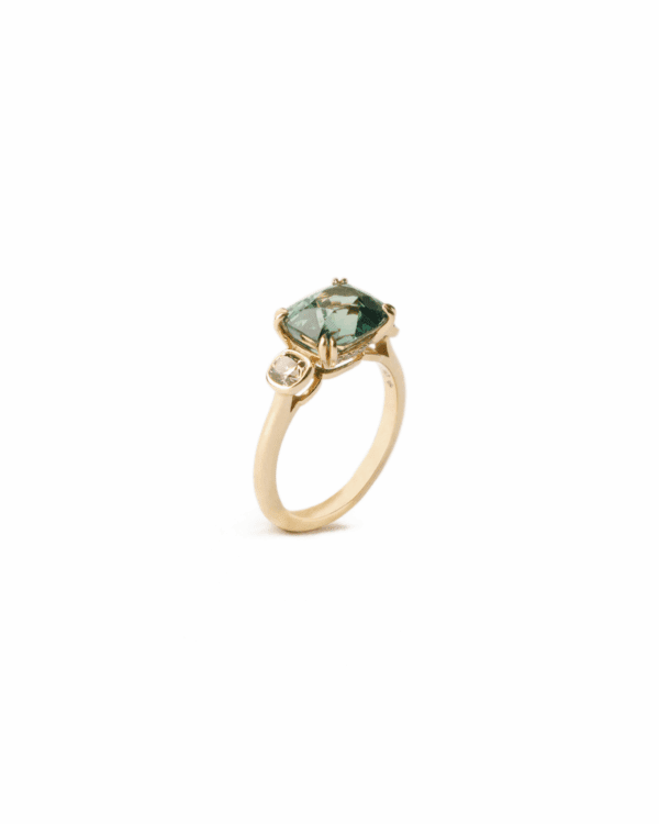 Bague sur-mesure Or Jaune Saphir vert et Diamant champagne