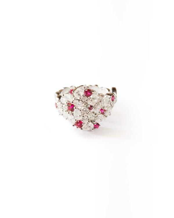 Bague sur-mesure or blanc, rubis et diamants blancs
