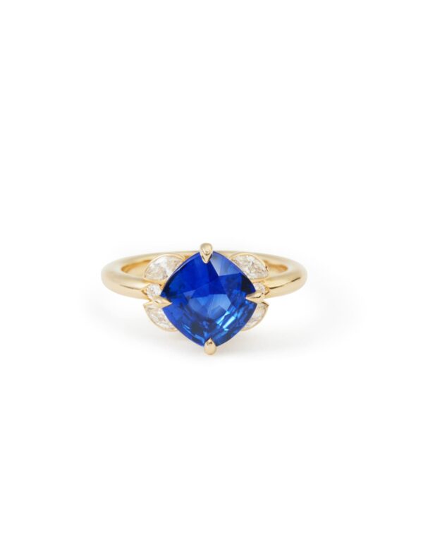 Bague sur-mesure or jaune, saphir bleu et diamants